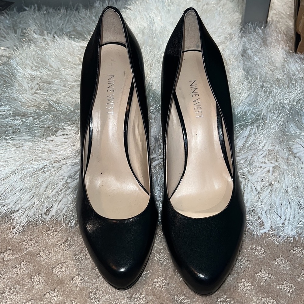 Nine West Heels mint condition a classic must have